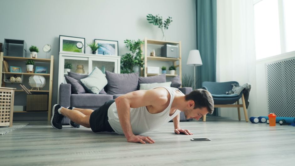 Trening w domu bez sprzętu – plan dla początkujących